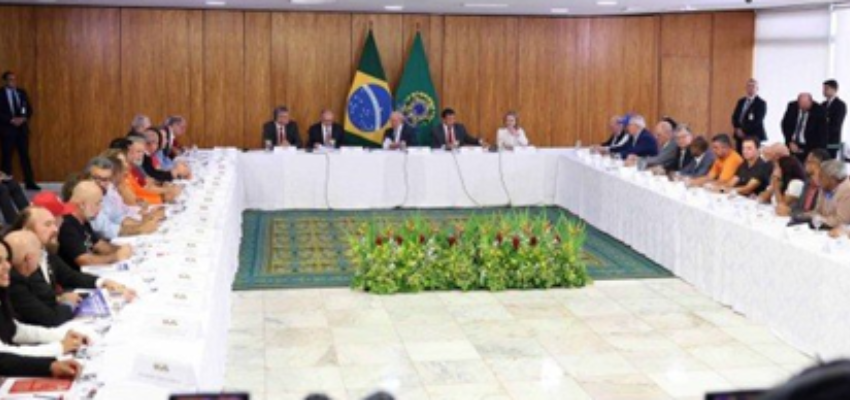 Após marcha, Lula recebe Centrais para discutir agenda sindical