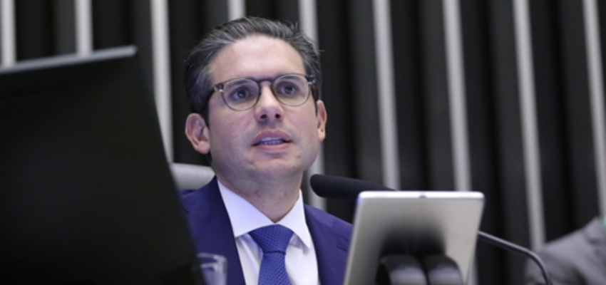 Motta diz que há vontade política de aprovar o fim da escala 6x1