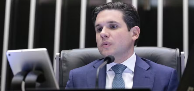 Motta marca votação do projeto do Imposto de Renda; relator diz que clima é de contribuição