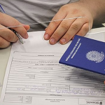 Pesquisa revela que brasileiro prefere emprego com carteira assinada