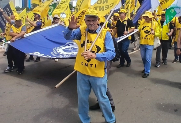 Trabalhadores da construção e do mobiliário participam da Marcha da CONCLAT em Brasília