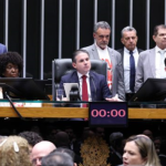 Câmara aprova fim da escala 6x1 em vitória histórica dos trabalhadores e do movimento sindical