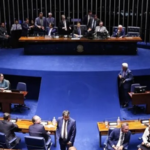 Aprovação da PEC joga pressão sobre senadores pelo fim da escala 6×1