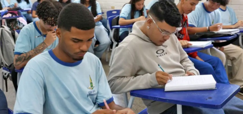 Redução de jornada ajuda jovens a conciliar trabalho e estudo, diz Dieese